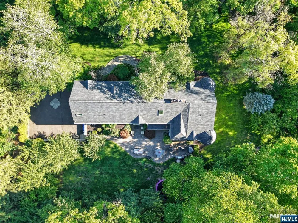 11 Pine Tree Drive Saddle River, NJ 07458