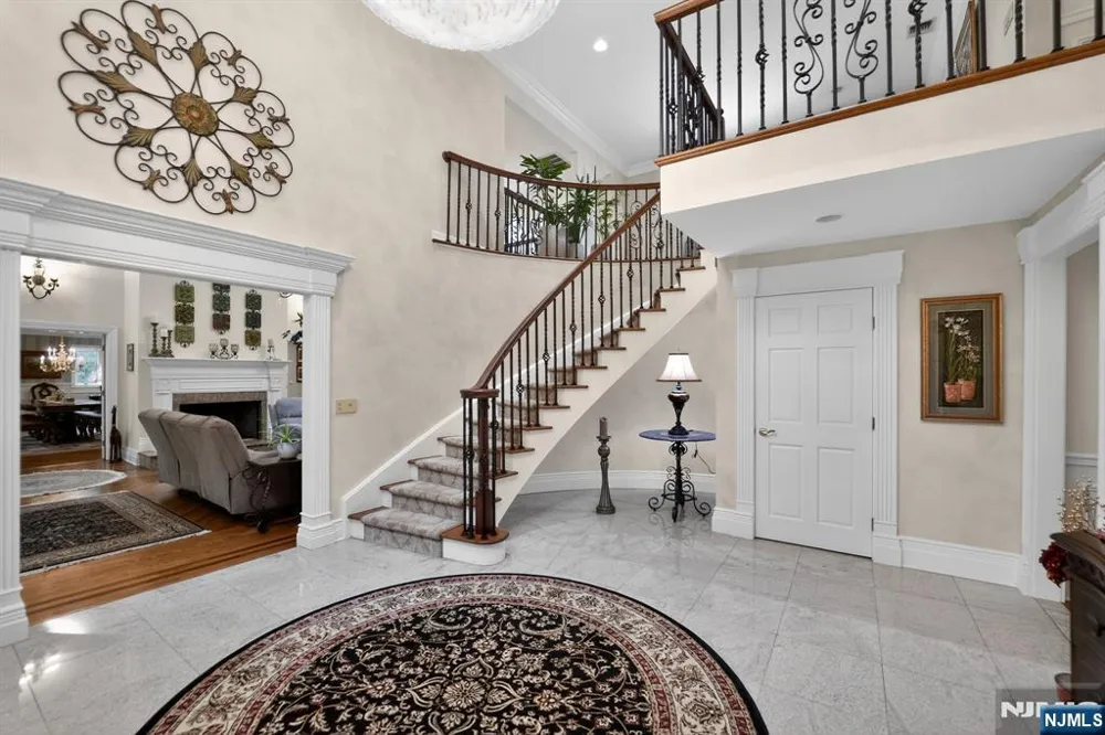 11 Pine Tree Drive Saddle River, NJ 07458