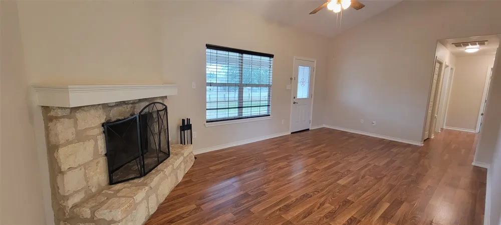 195 Cardinal Drive Paige, TX 78659