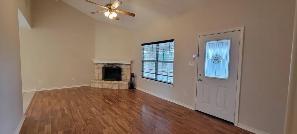 195 Cardinal Drive Paige, TX 78659