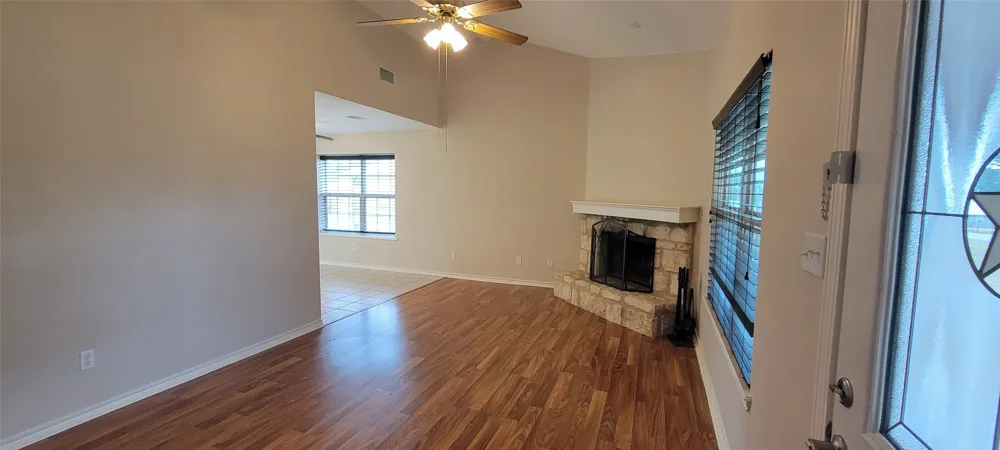 195 Cardinal Drive Paige, TX 78659