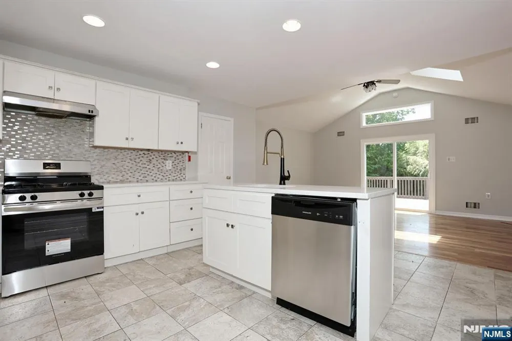 48 Momar Drive Bergenfield, NJ 07621