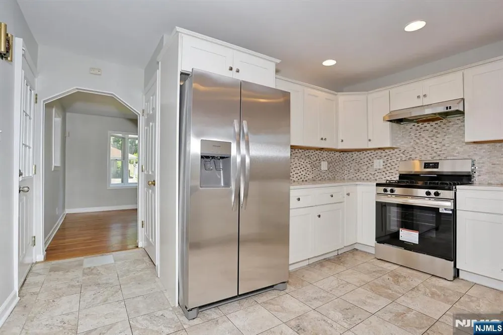48 Momar Drive Bergenfield, NJ 07621