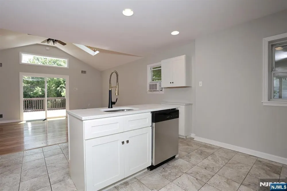 48 Momar Drive Bergenfield, NJ 07621
