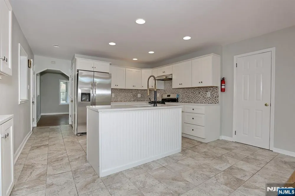 48 Momar Drive Bergenfield, NJ 07621