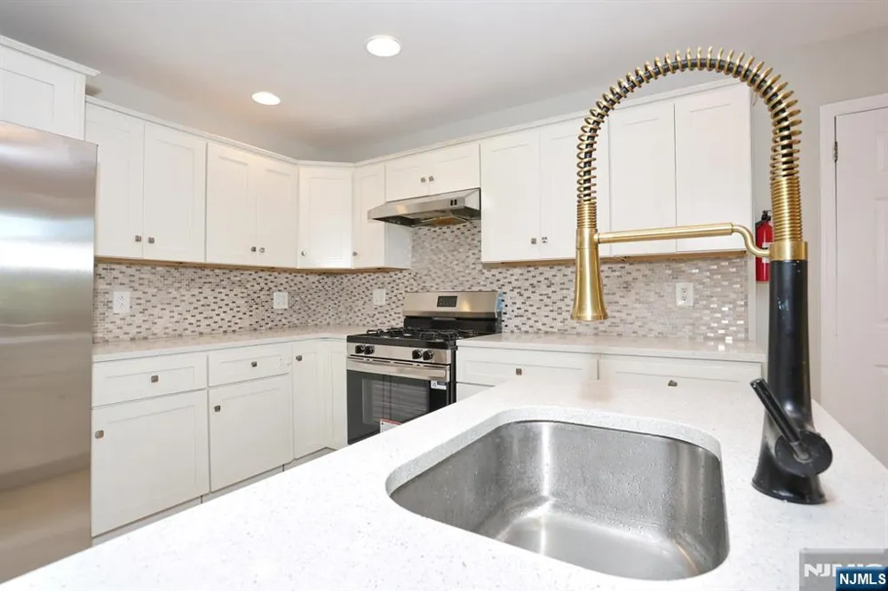 48 Momar Drive Bergenfield, NJ 07621