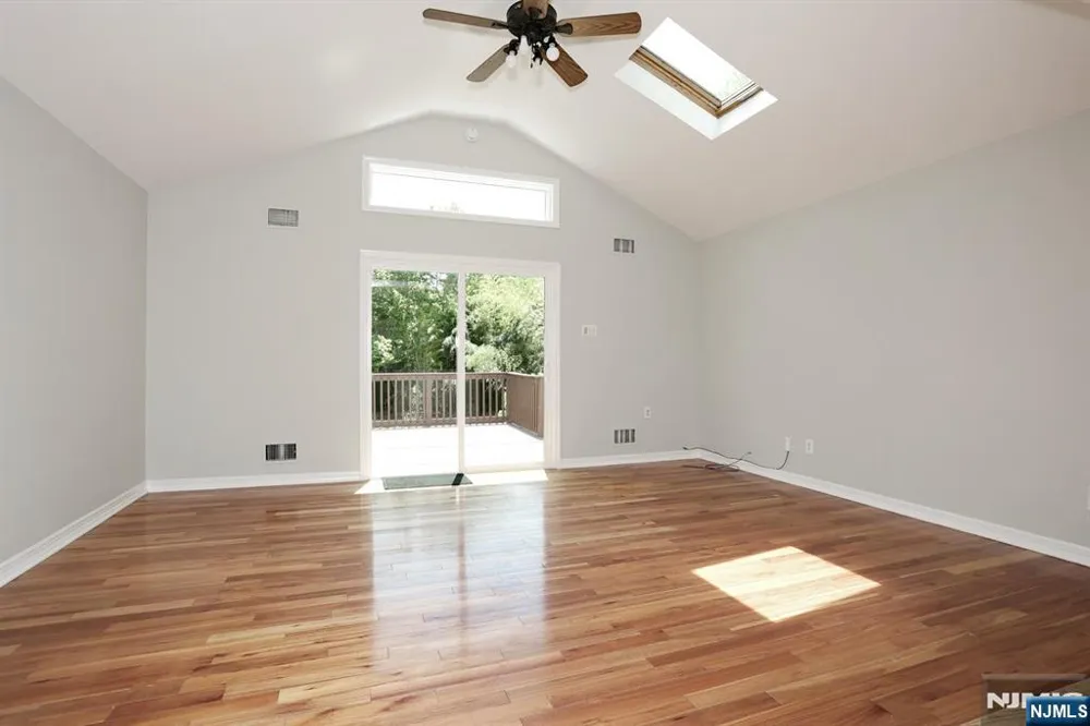 48 Momar Drive Bergenfield, NJ 07621