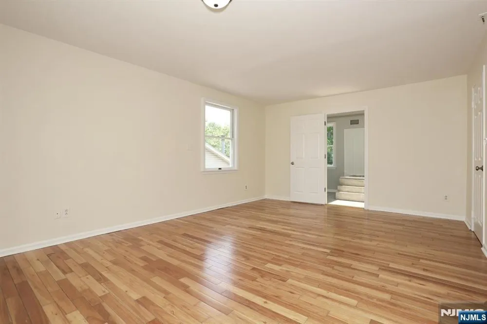 48 Momar Drive Bergenfield, NJ 07621