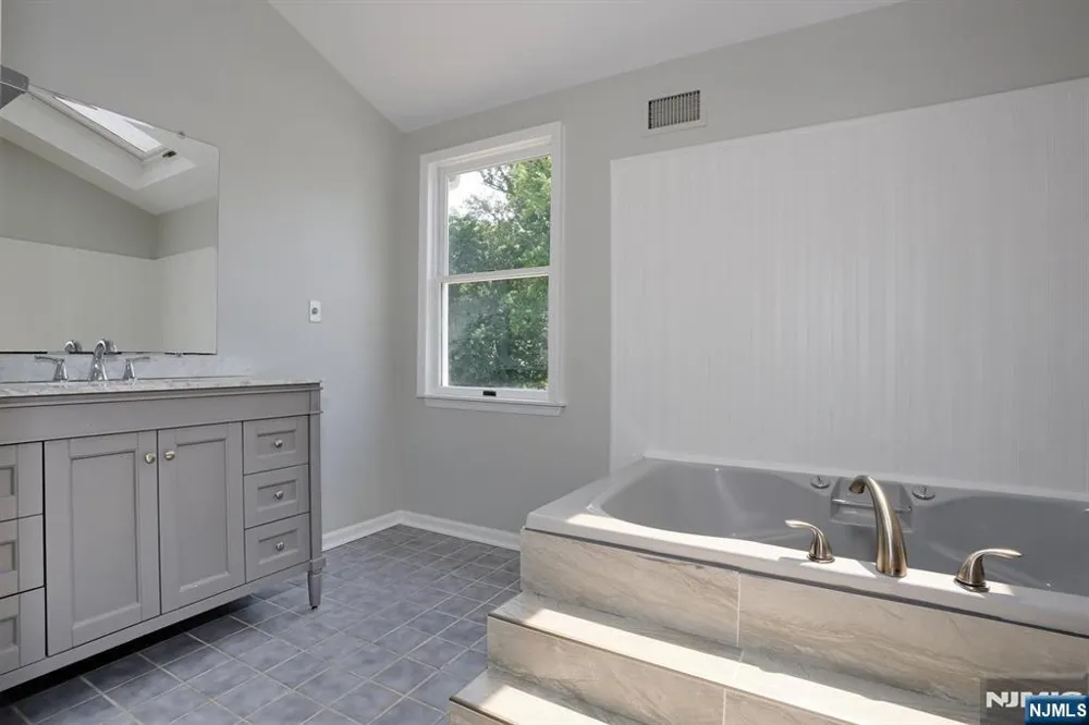 48 Momar Drive Bergenfield, NJ 07621