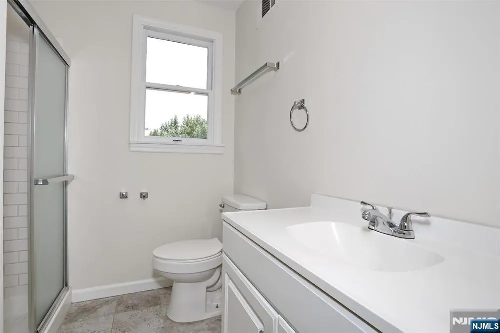 48 Momar Drive Bergenfield, NJ 07621