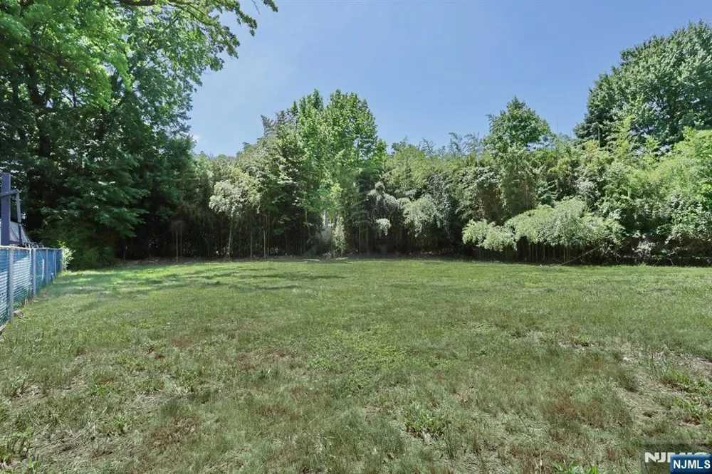 48 Momar Drive Bergenfield, NJ 07621