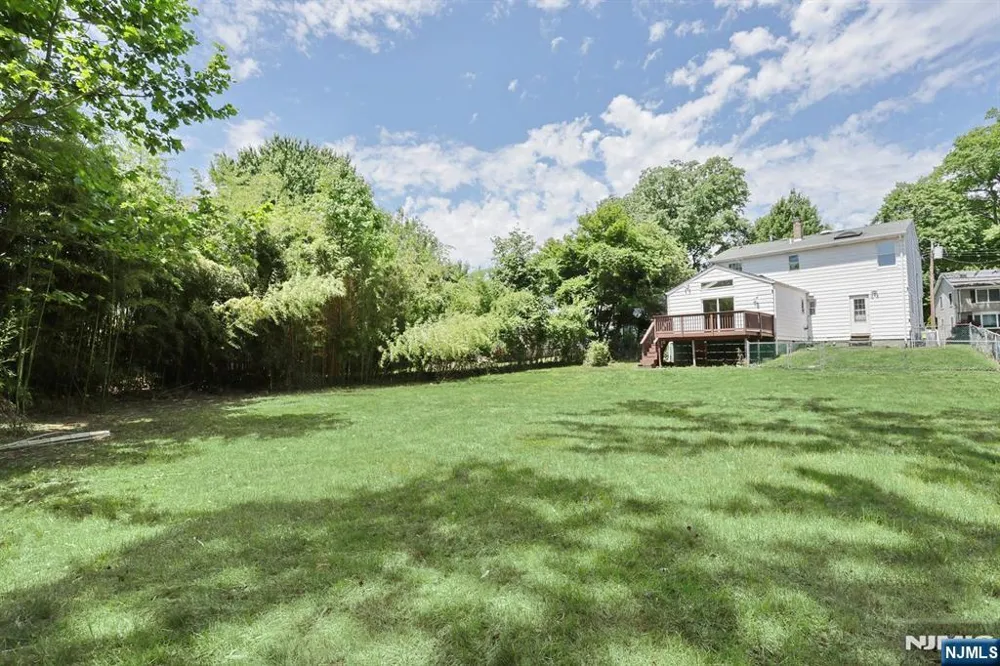 48 Momar Drive Bergenfield, NJ 07621