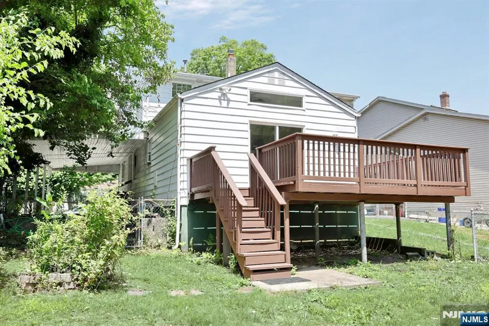 48 Momar Drive Bergenfield, NJ 07621