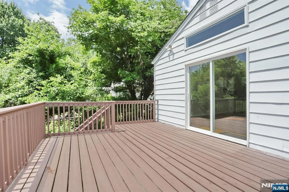 48 Momar Drive Bergenfield, NJ 07621