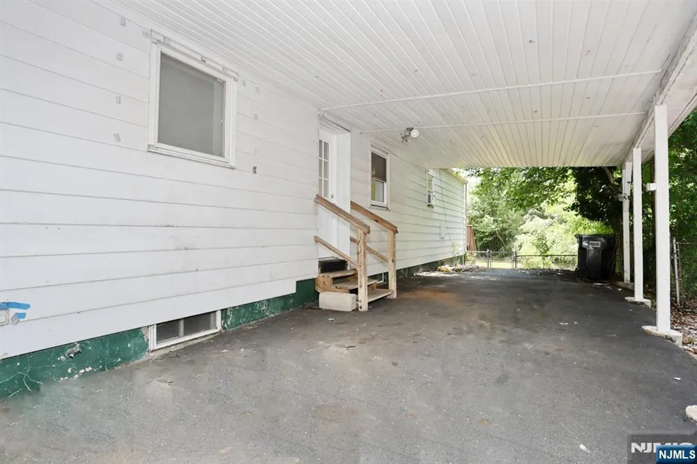 48 Momar Drive Bergenfield, NJ 07621