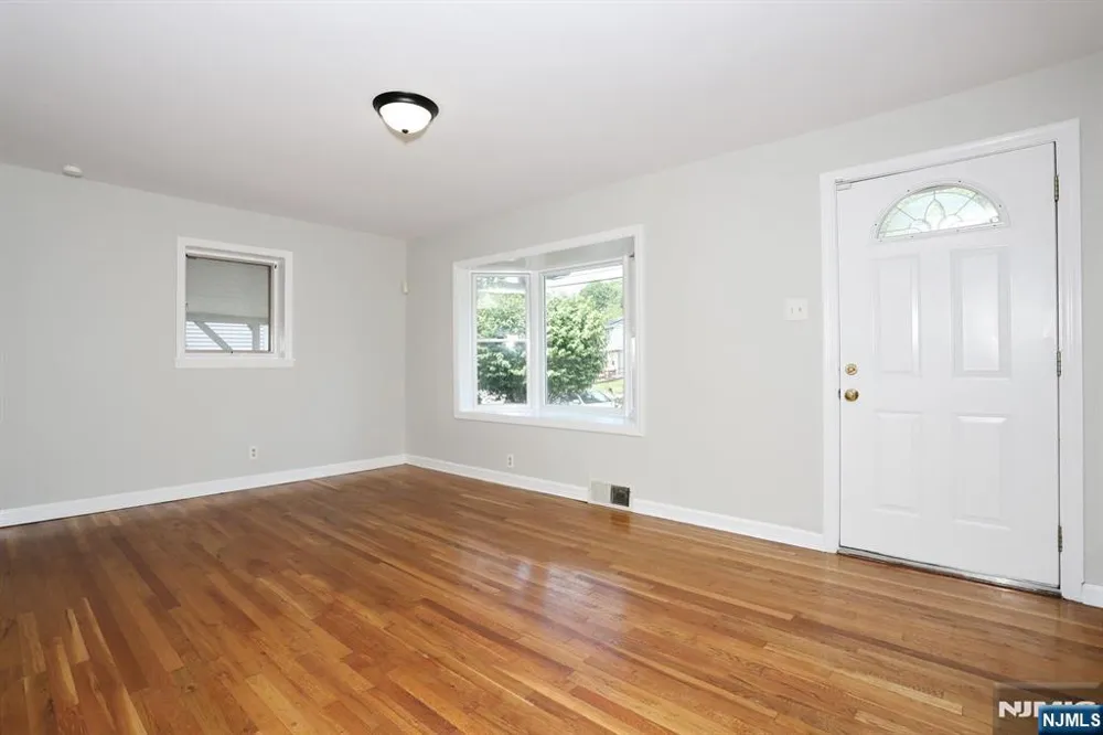 48 Momar Drive Bergenfield, NJ 07621