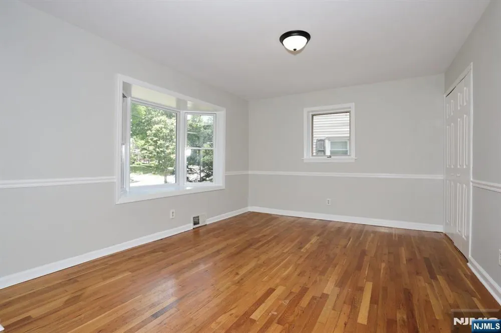 48 Momar Drive Bergenfield, NJ 07621