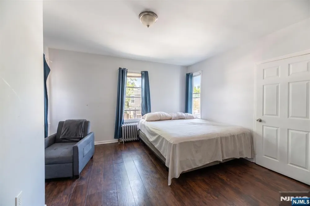 158 Clinton Street East Orange, NJ 07018