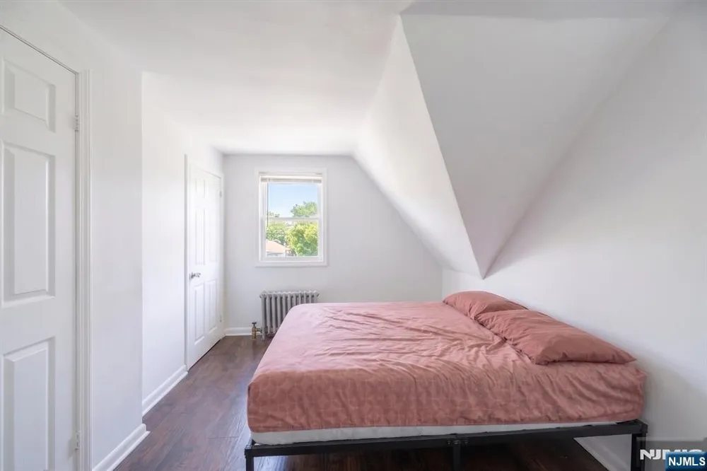 158 Clinton Street East Orange, NJ 07018