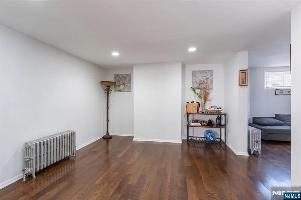 158 Clinton Street East Orange, NJ 07018