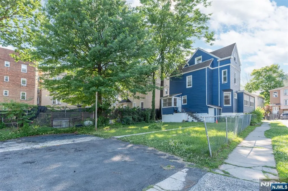 158 Clinton Street East Orange, NJ 07018