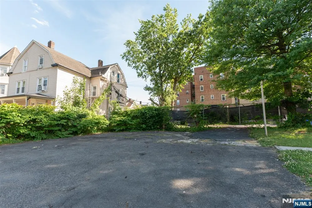 158 Clinton Street East Orange, NJ 07018