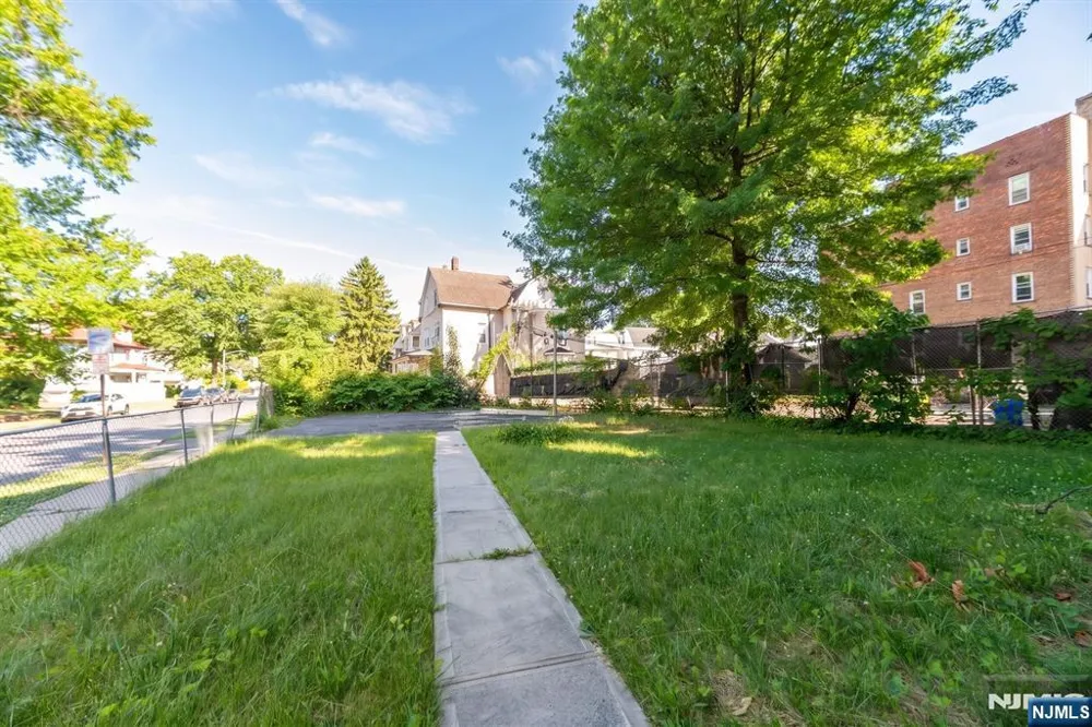 158 Clinton Street East Orange, NJ 07018