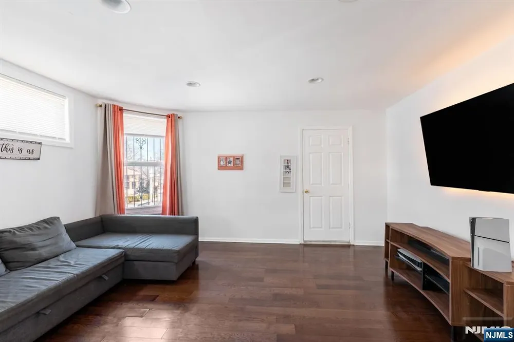 158 Clinton Street East Orange, NJ 07018