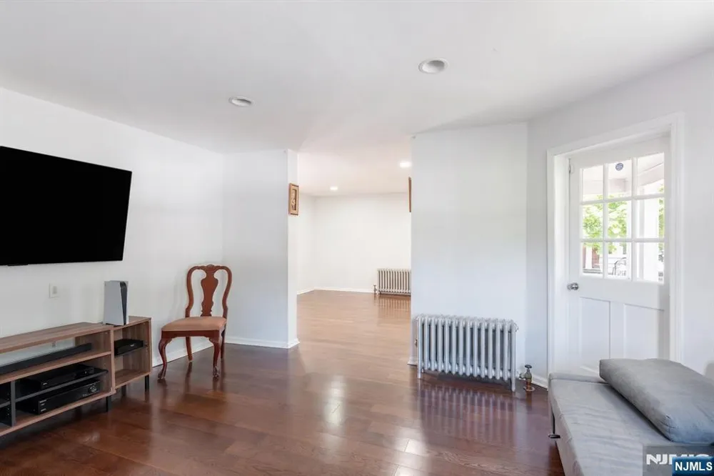 158 Clinton Street East Orange, NJ 07018