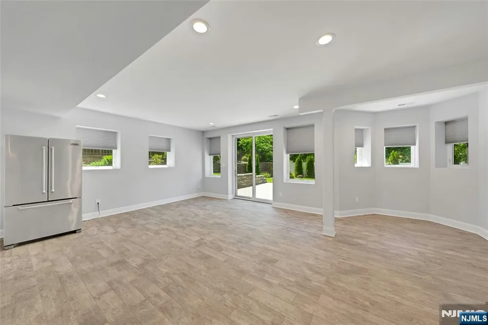 697 Terrace Drive Paramus, NJ 07652