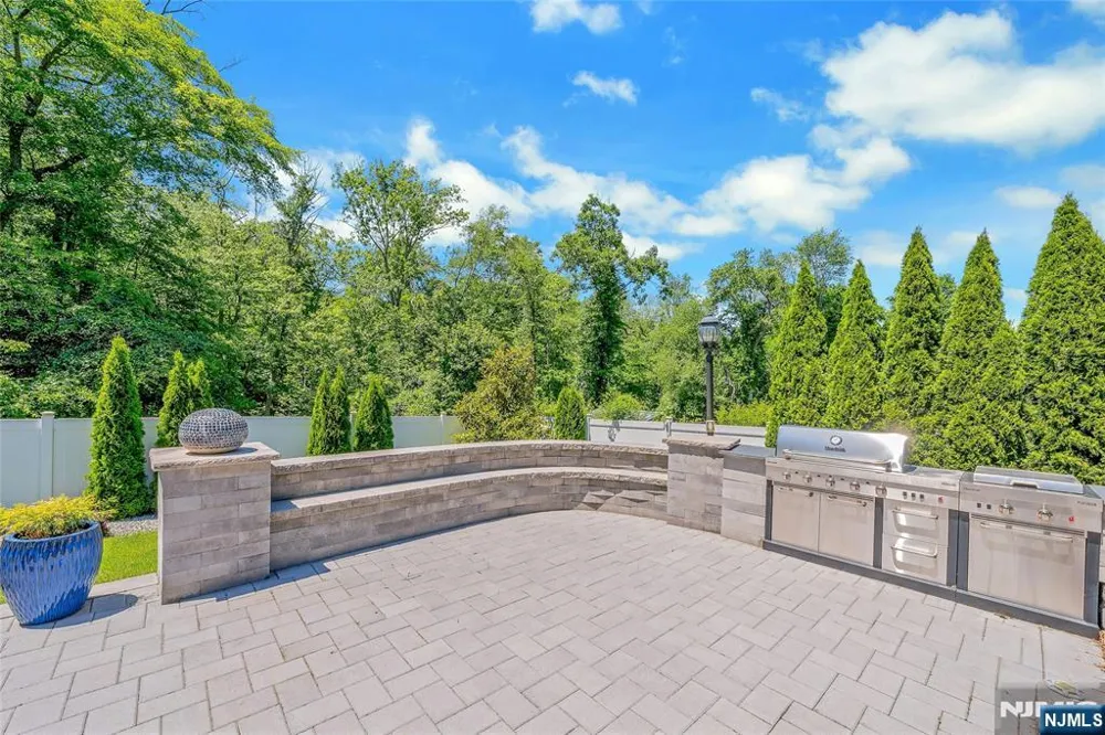 697 Terrace Drive Paramus, NJ 07652