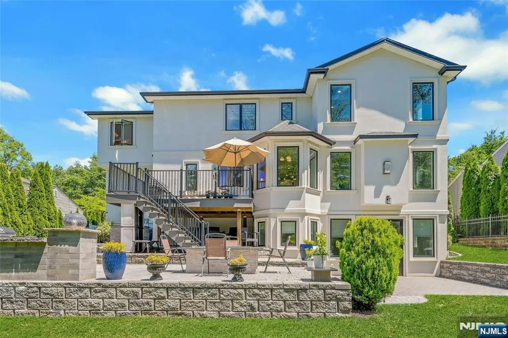697 Terrace Drive Paramus, NJ 07652