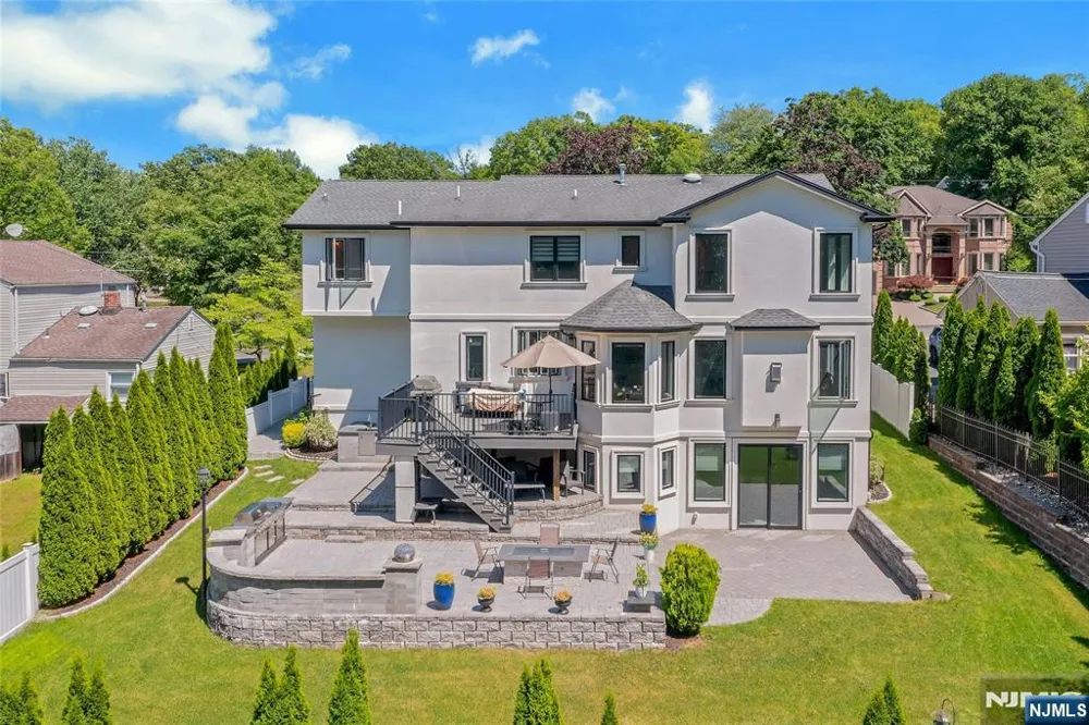 697 Terrace Drive Paramus, NJ 07652