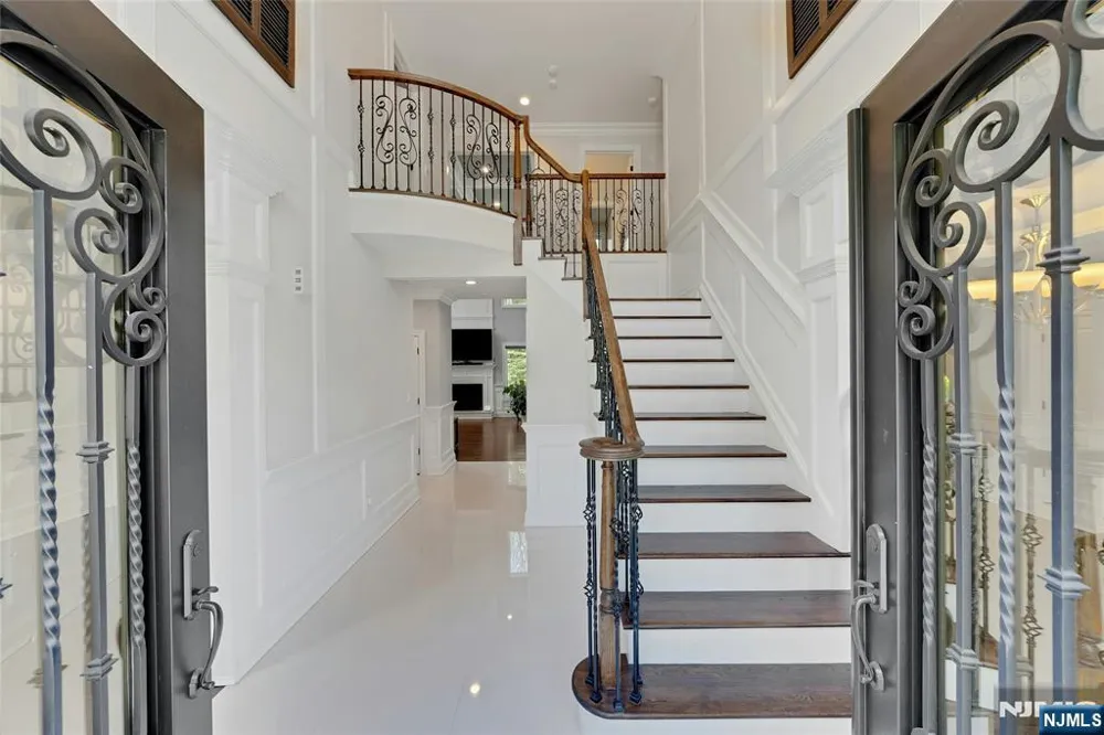 697 Terrace Drive Paramus, NJ 07652