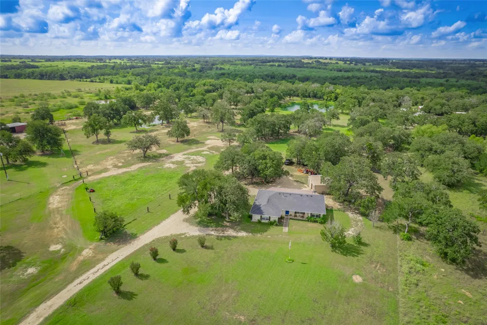 1650 County Road 439 Thorndale, TX 76577