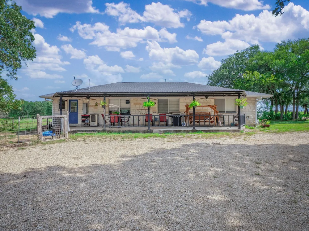 1650 County Road 439 Thorndale, TX 76577