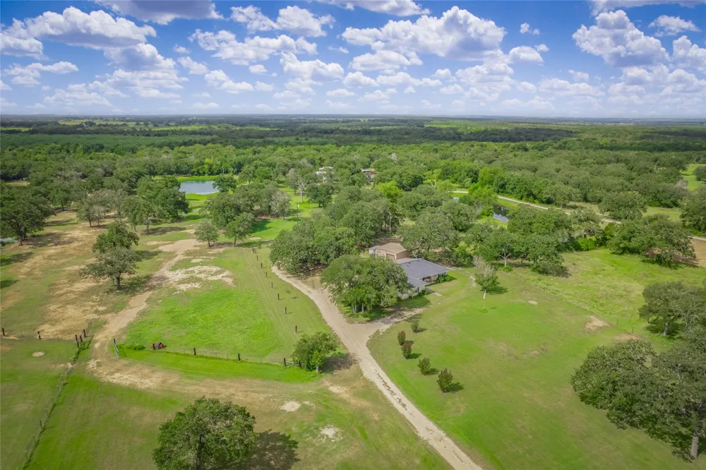 1650 County Road 439 Thorndale, TX 76577
