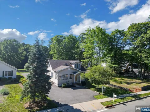 1093 Littleton Road