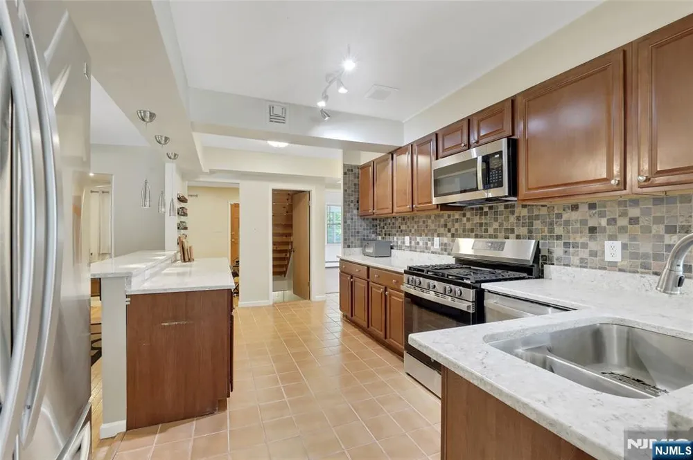 1093 Littleton Road Morris Plainsugh, NJ 07950