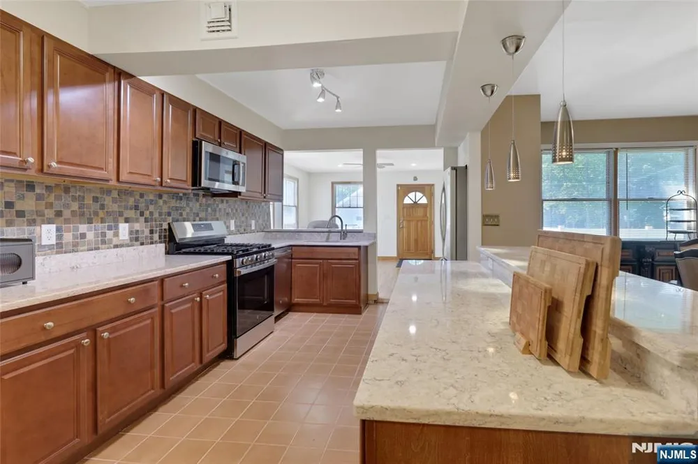 1093 Littleton Road Morris Plainsugh, NJ 07950