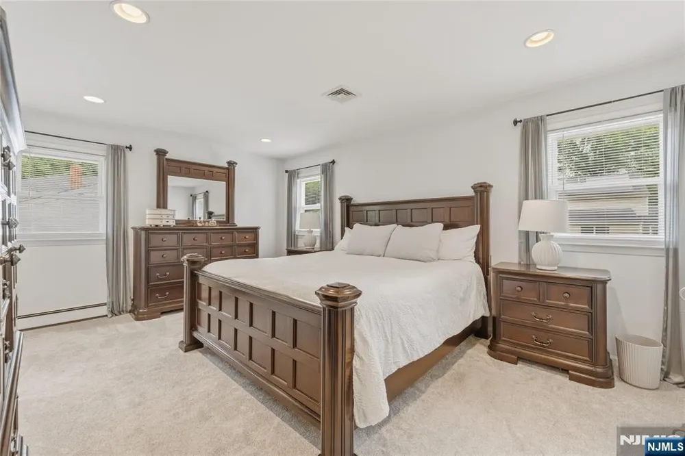 290 McHenry Drive Paramus, NJ 07652