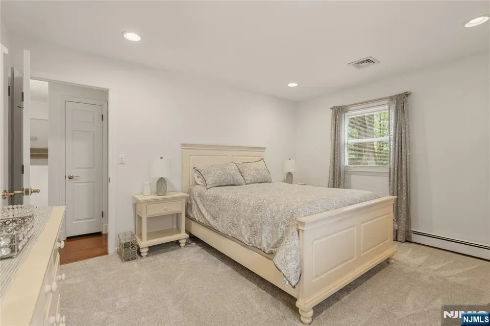 290 McHenry Drive Paramus, NJ 07652