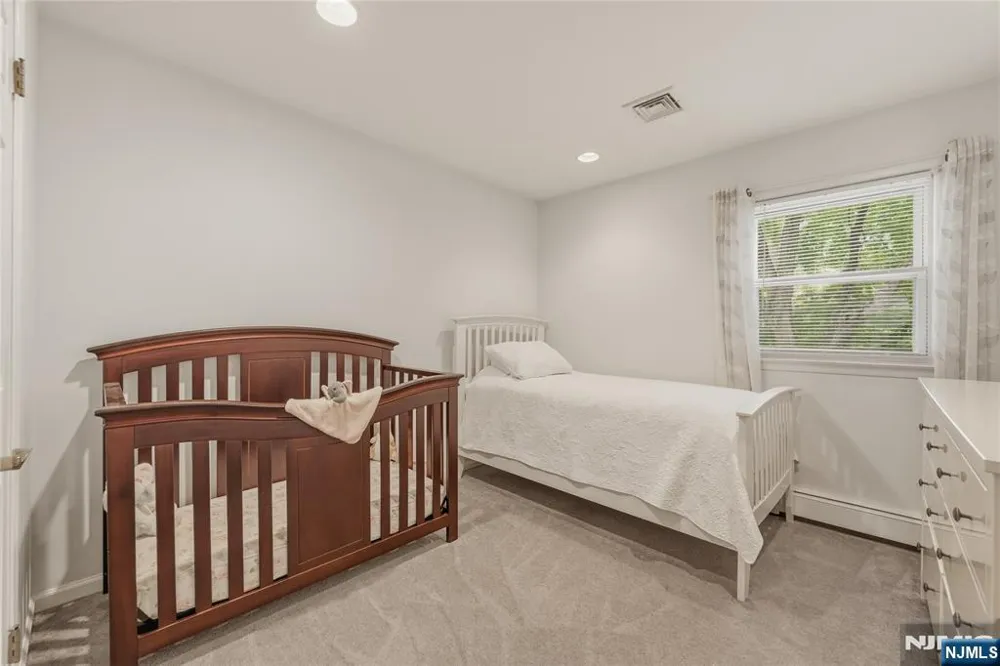 290 McHenry Drive Paramus, NJ 07652