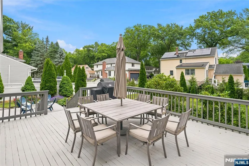 290 McHenry Drive Paramus, NJ 07652