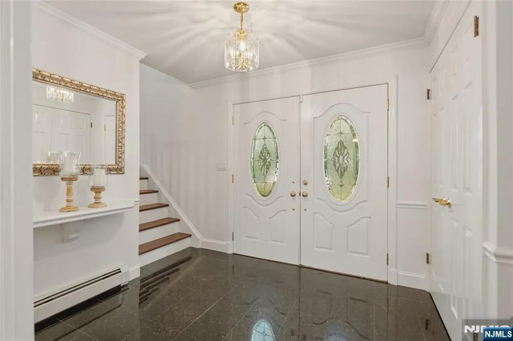290 McHenry Drive Paramus, NJ 07652