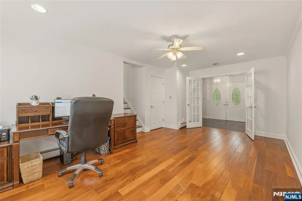 290 McHenry Drive Paramus, NJ 07652