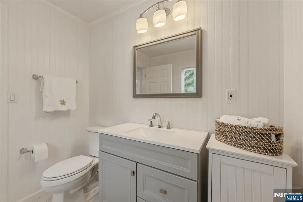 290 McHenry Drive Paramus, NJ 07652