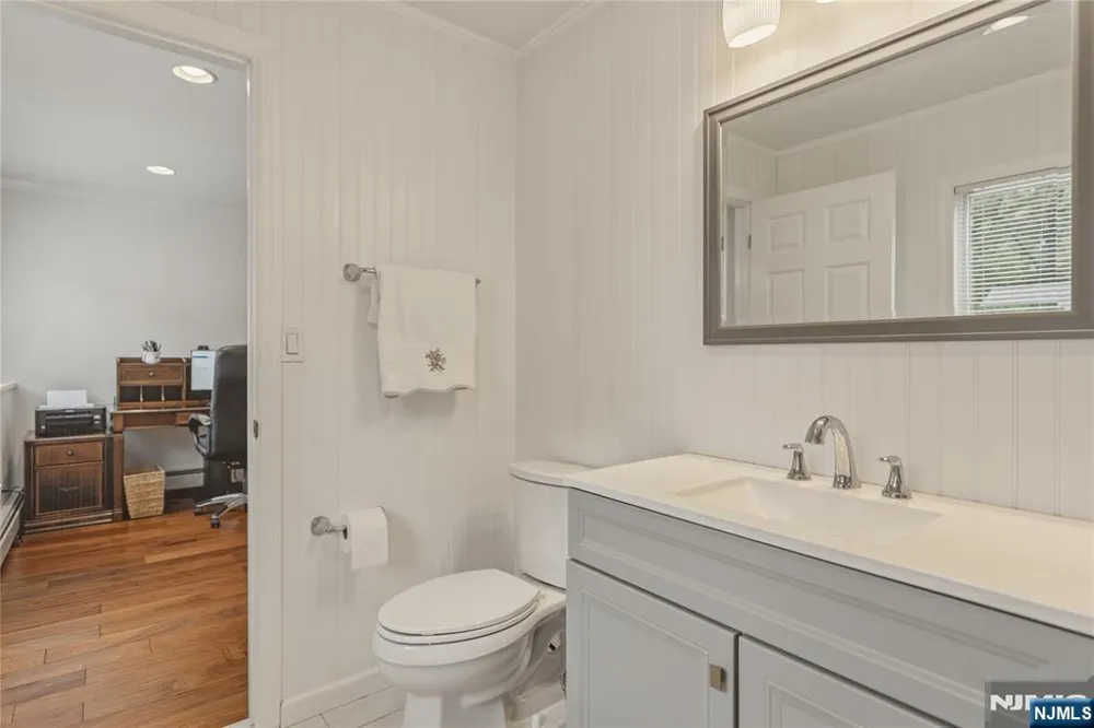 290 McHenry Drive Paramus, NJ 07652