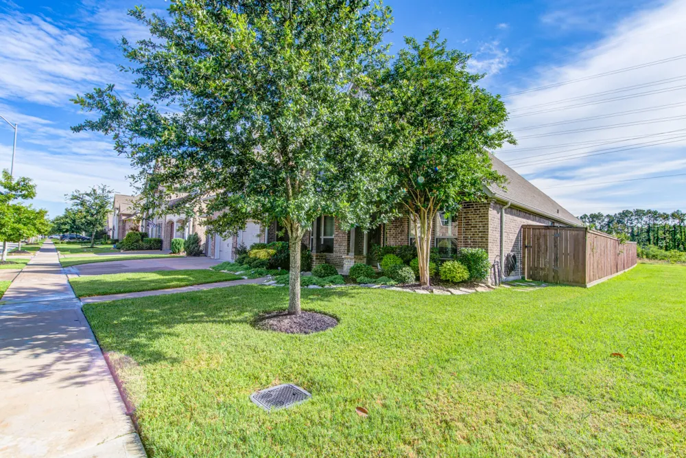 613 East Fork Webster, TX 77598