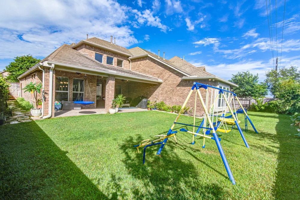 613 East Fork Webster, TX 77598
